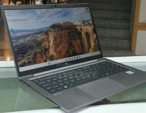 New Laptop HP ZBook Firefly 14 G7 16GB Intel Core i7 SSD 512GB