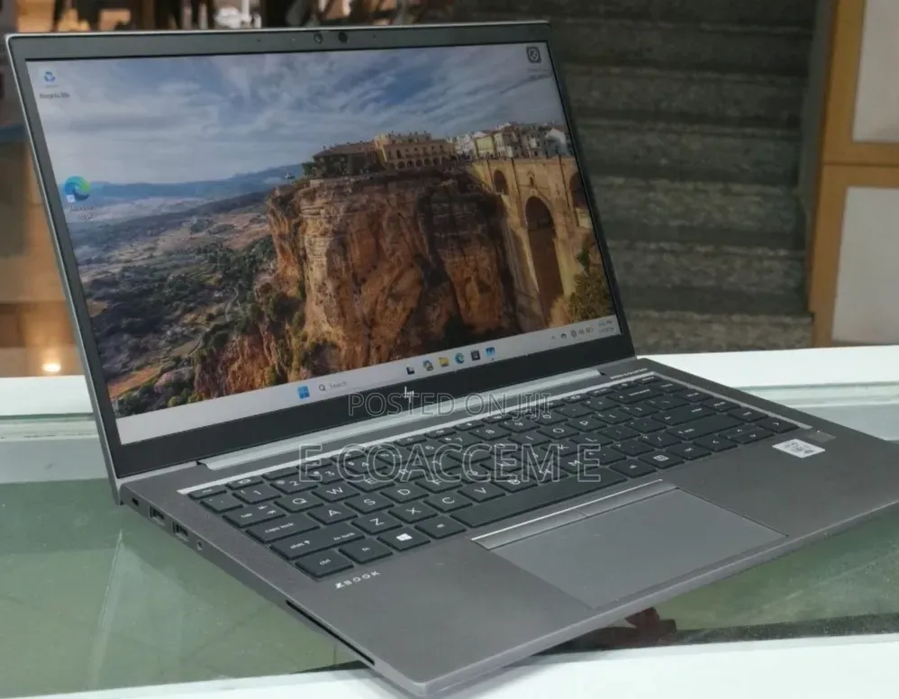 New Laptop HP ZBook Firefly 14 G7 16GB Intel Core i7 SSD 512GB