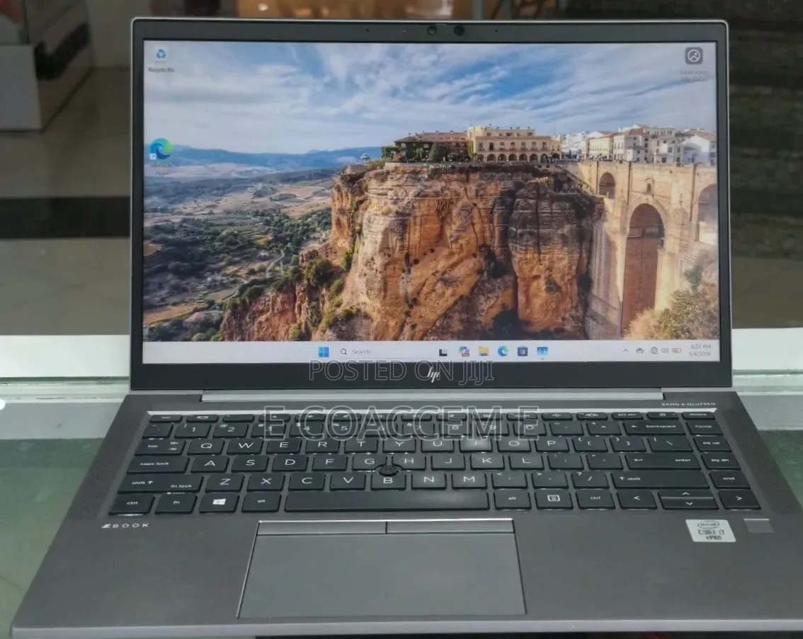 New Laptop HP ZBook Firefly 14 G7 16GB Intel Core i7 SSD 512GB