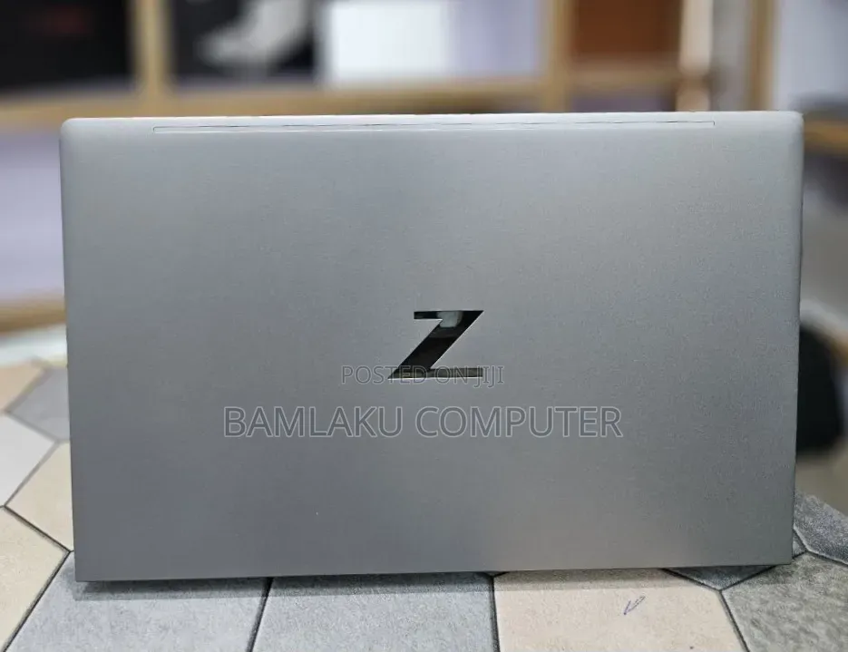 New Laptop HP ZBook Firefly G8 32GB Intel Core i7 SSD 512GB