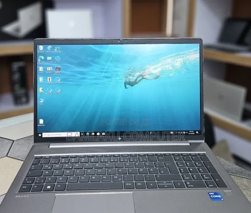 New Laptop HP ZBook Firefly G8 32GB Intel Core i7 SSD 512GB