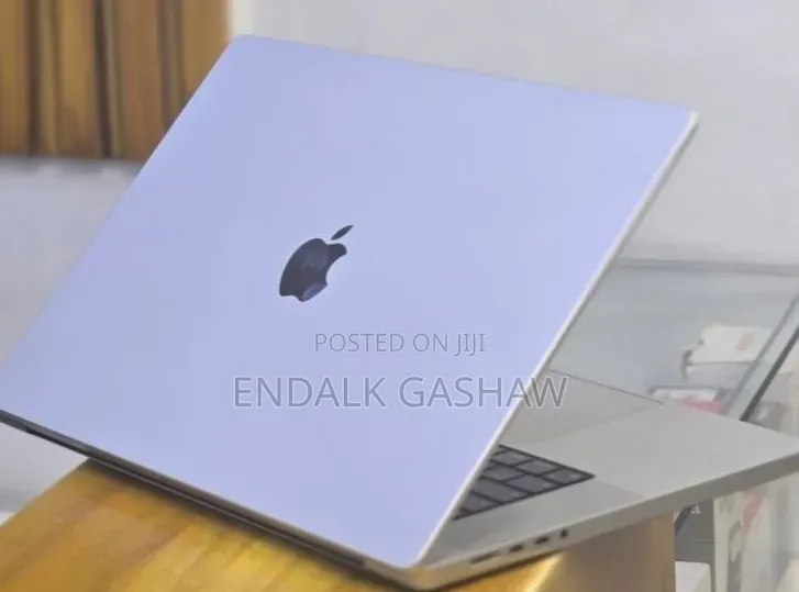 New Laptop Apple MacBook Pro 2021 M1 32GB Apple M1 SSD 512GB