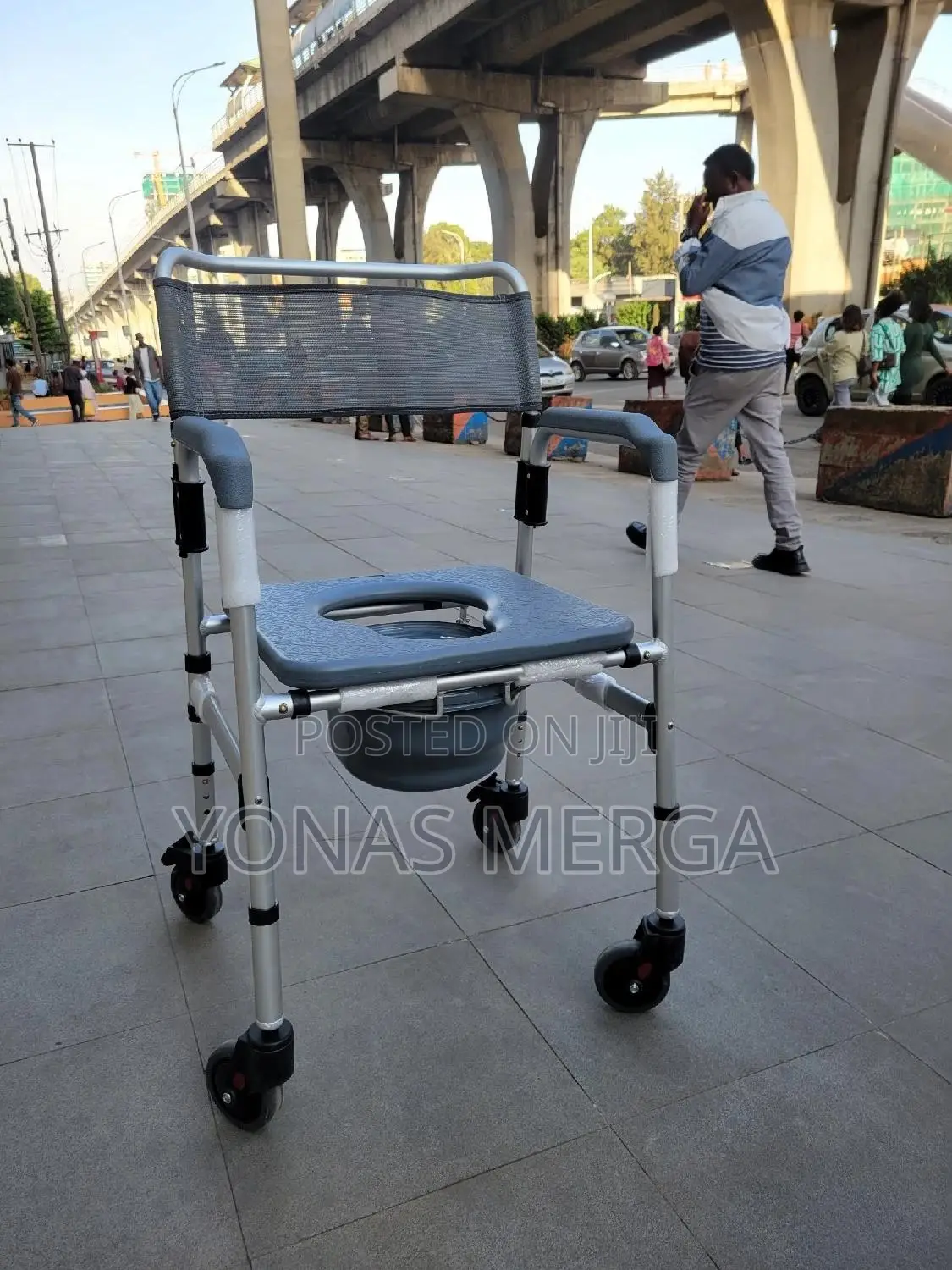Commode Chair樽臣bath Stool 4 Wheel Brakes够糰castors .Plastic Toilet Seat