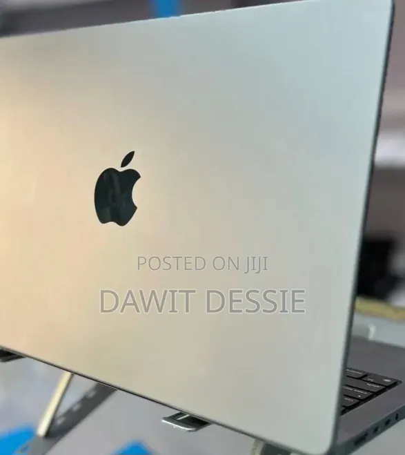 New Laptop Apple MacBook Pro 2021 M1 16GB Apple M1 Pro SSD 512GB