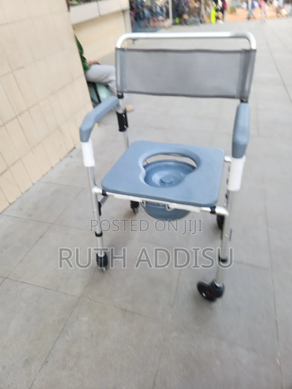 100 Kg Mediva Mhl1002 Manual Wheelchair, 4, Seat Height: Poty Chairs