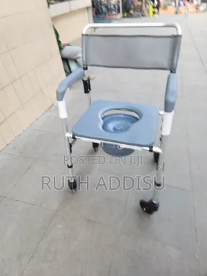 100 Kg Mediva Mhl1002 Manual Wheelchair, 4, Seat Height: Poty Chairs