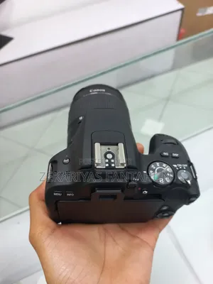 Canon 200d _With Lens