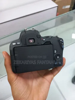 Canon 200d _With Lens