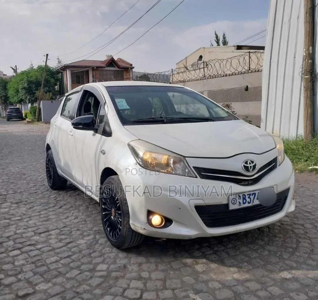 Toyota Yaris 2014 White