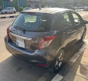 Toyota Yaris 2012 Gray