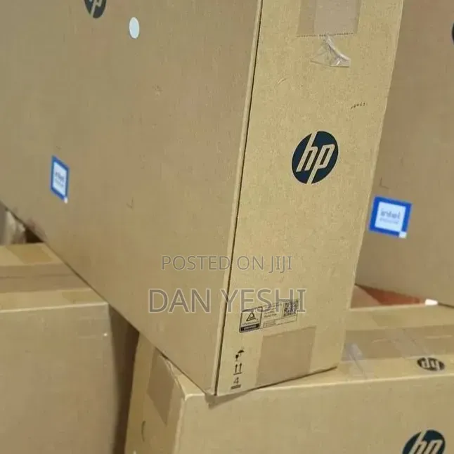 New Laptop HP OmniStudio X All-in-One 8GB Intel Core i5 SSD 512GB