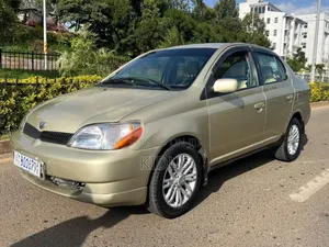 Toyota Platz 2001 Gold