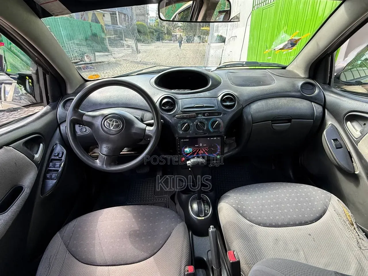 Toyota Platz 2001 Gold