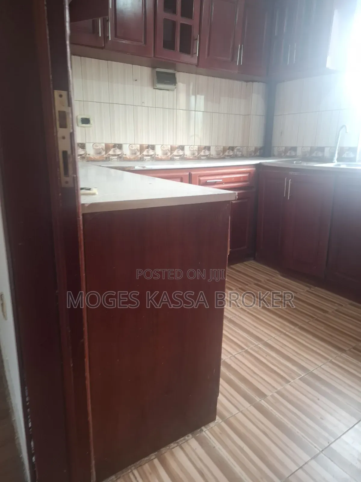 3bdrm Condo in አያት 20/80 ኮንዶሚንየም, Yeka for sale
