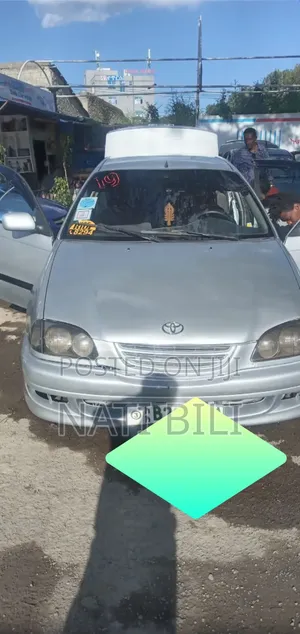 Toyota Avensis 1998 Silver