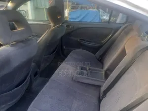 Toyota Avensis 1998 Silver