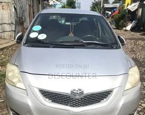 Toyota Belta 2010 Silver
