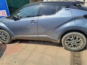 Toyota C-HR 2021 Blue