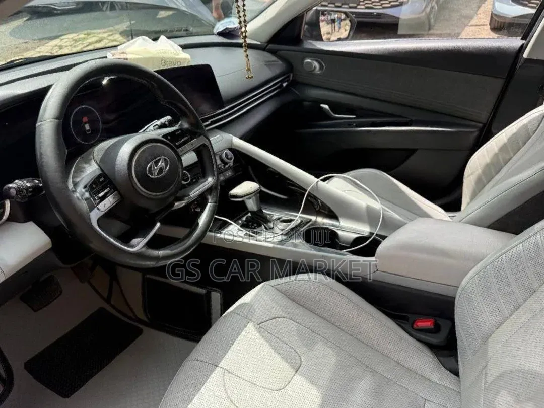 Hyundai Avante 2021 Gray