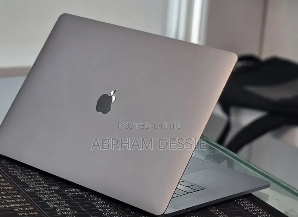 New Laptop Apple MacBook Pro 2018 32GB Intel Core i7 SSD 1T
