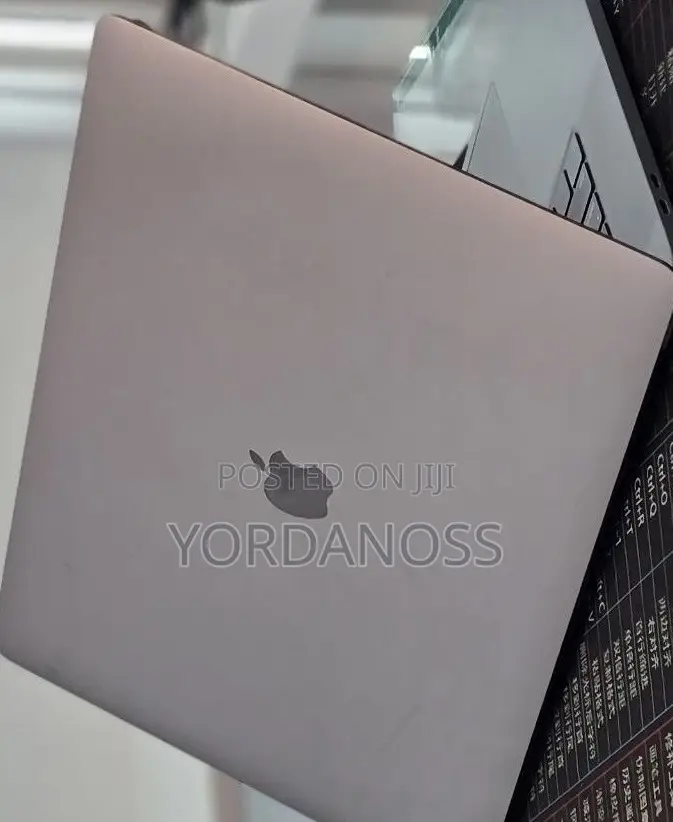 New Laptop Apple MacBook Pro 2018 32GB Intel Core i7 SSD 1T