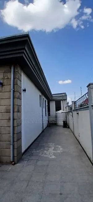 3bdrm House in Akaky Kaliti for sale