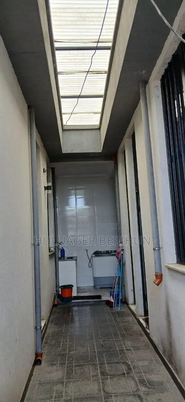 3bdrm House in Akaky Kaliti for sale
