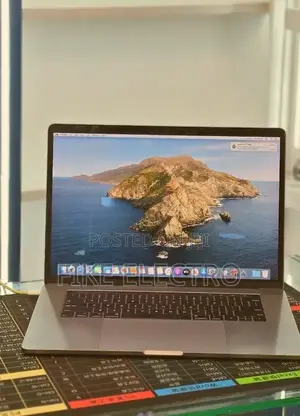 New Laptop Apple MacBook Pro 2018 32GB Intel Core i7 SSD 1T