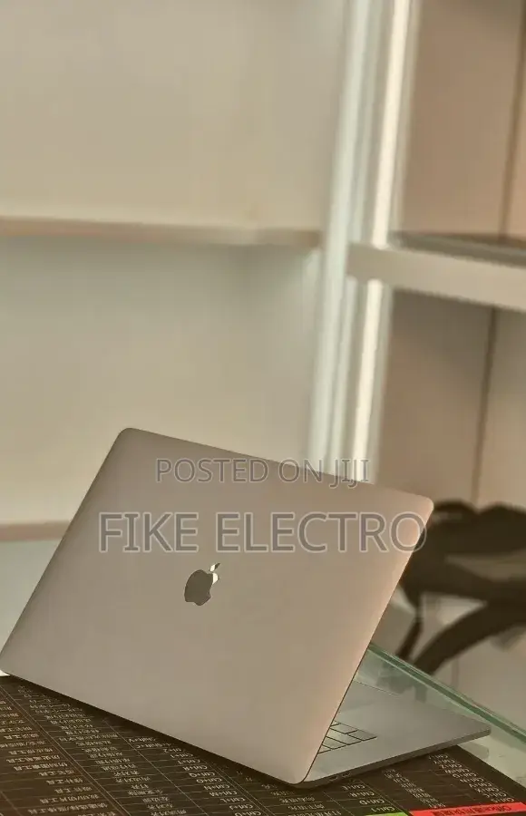 New Laptop Apple MacBook Pro 2018 32GB Intel Core i7 SSD 1T