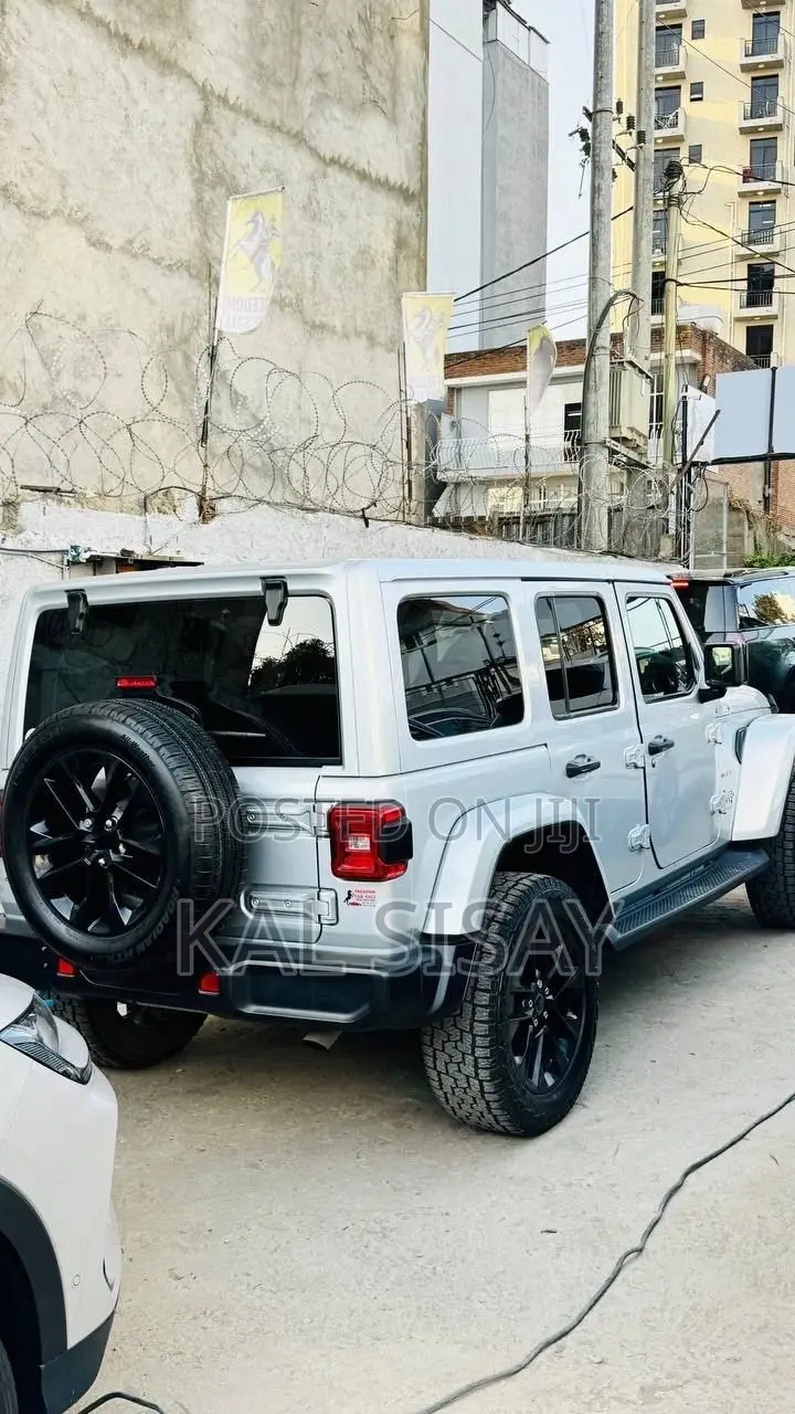 Jeep Wrangler 2023 Silver