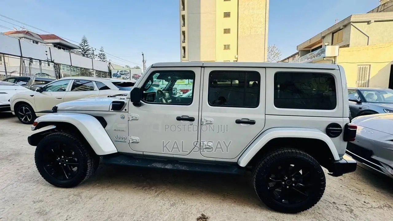 Jeep Wrangler 2023 Silver