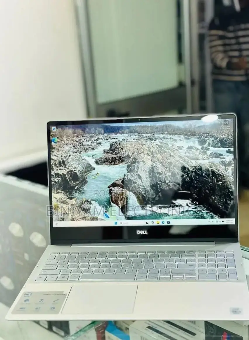 New Laptop Dell Inspiron 15 8GB Intel Core i5 SSD 256GB