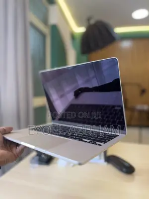 New Laptop Apple MacBook 16GB Apple M5 SSD 512GB