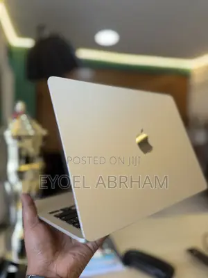 New Laptop Apple MacBook 16GB Apple M5 SSD 512GB