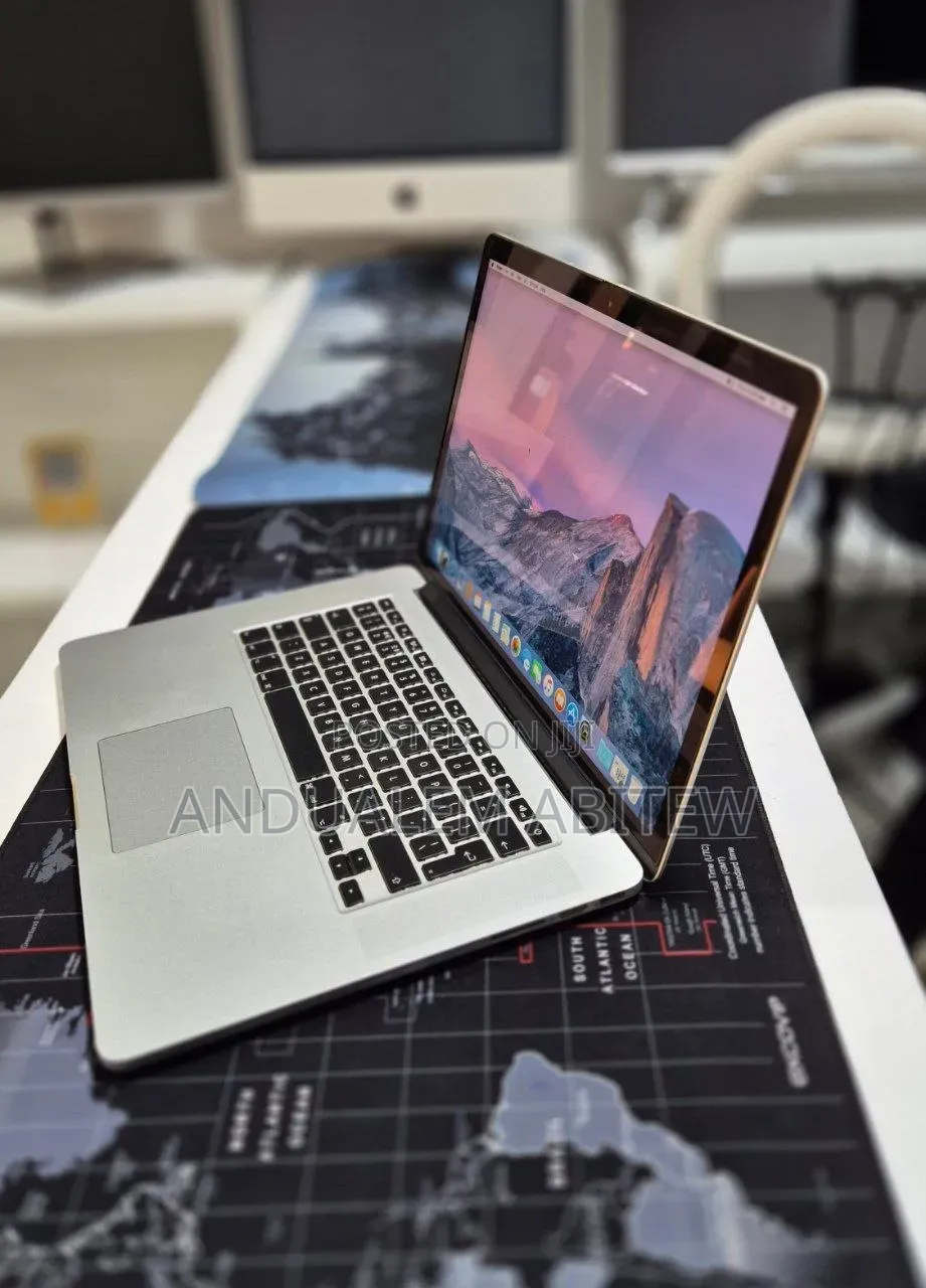 New Laptop Apple MacBook Pro 2015 16GB Intel Core i7 SSD 256GB