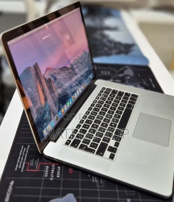 New Laptop Apple MacBook Pro 2015 16GB Intel Core i7 SSD 256GB
