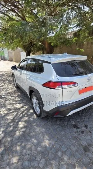 Toyota Corolla Cross Hybrid 2025 White