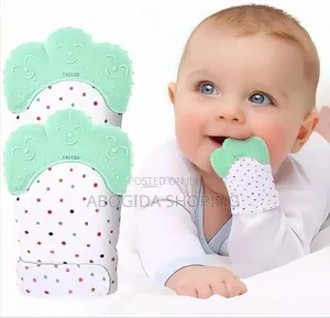 Baby Glove With Nibbler የድድ ማከኪያ