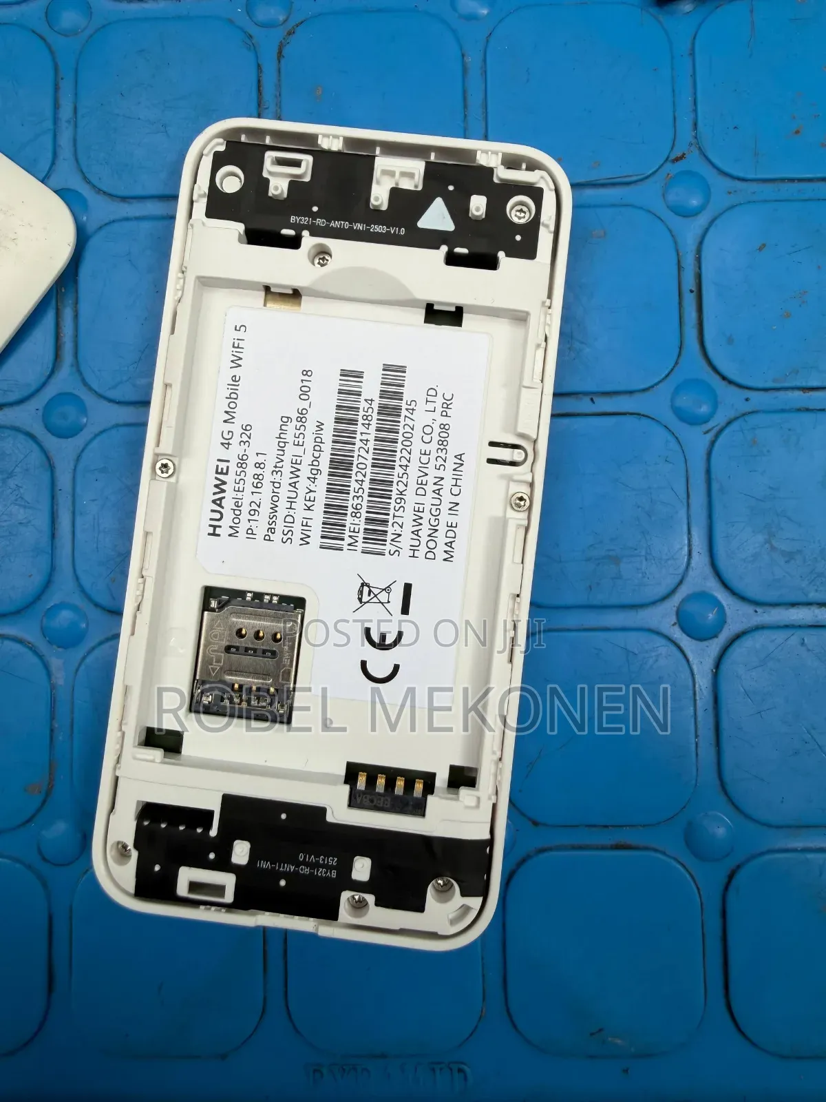 Huawei Hb434666rbc Rechargeable Mobile Wi-Fi Router.
