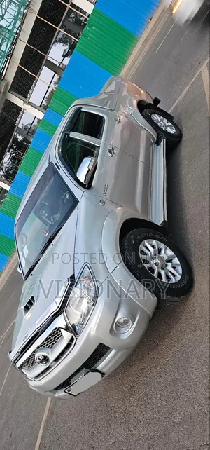Toyota Hilux 2011 Beige