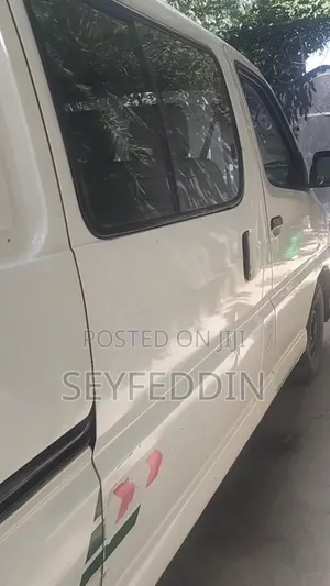 Toyota HiAce 2010 White