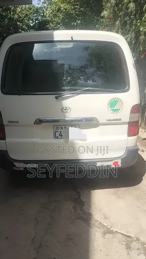 Toyota HiAce 2010 White