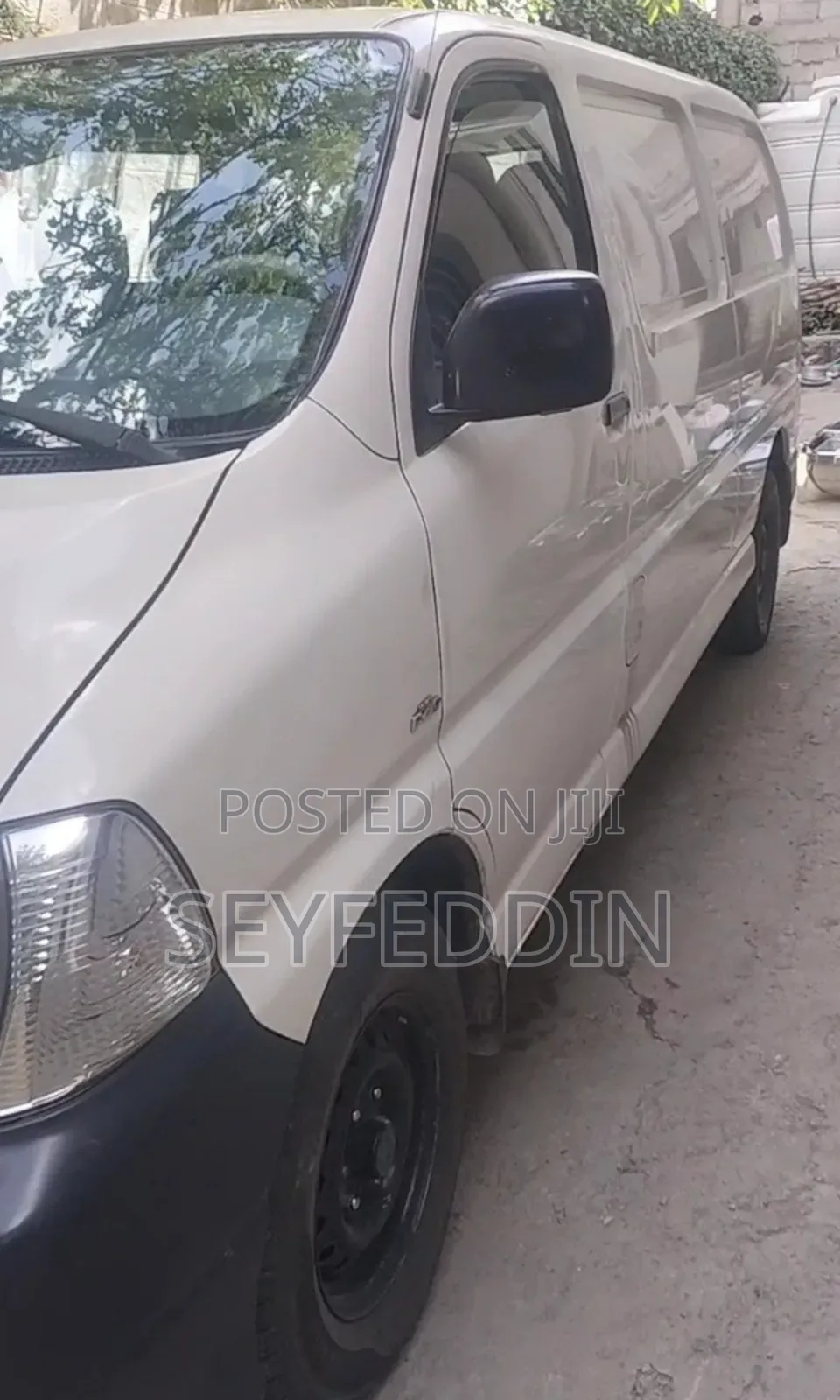 Toyota HiAce 2010 White