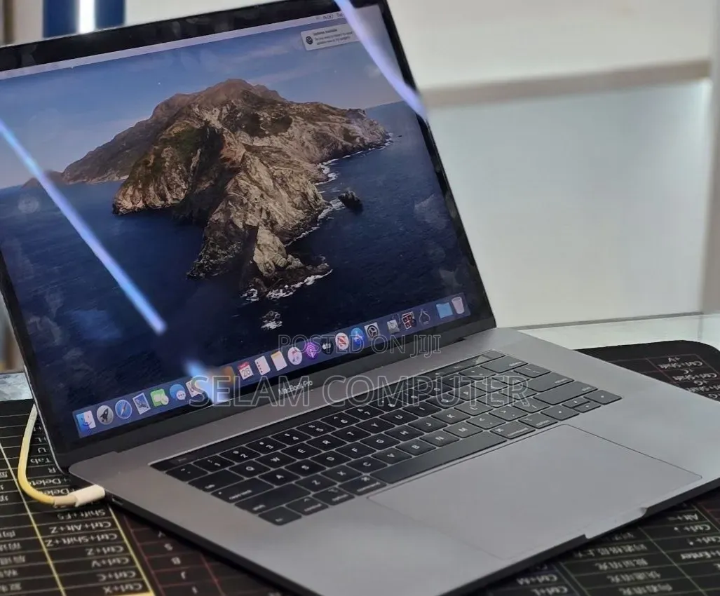 New Laptop Apple MacBook Pro 2019 32GB Intel Core i7 SSD 1T