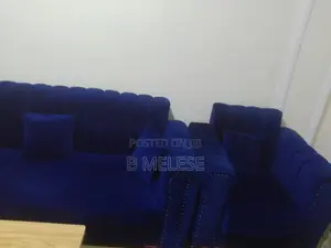 L Shape ሶፋ:የሶፋ ጠረጴዛ አለው።ሁሉም ትራሶች አሉት።ከለር ሰማያዊ።