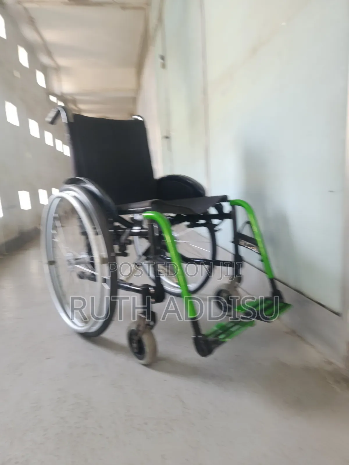 Invacare MVP Folding Lightweight Manual Wheelchair 16" X 16 Strong