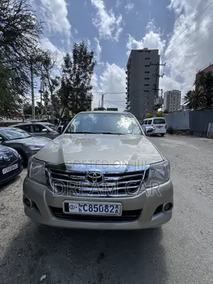 Toyota Hilux 2015 Brown