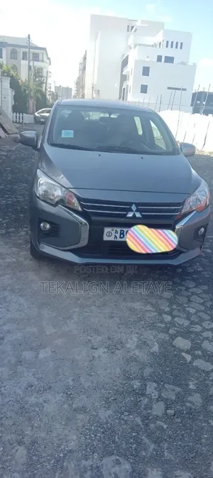 Mitsubishi Attrage 2021 Silver