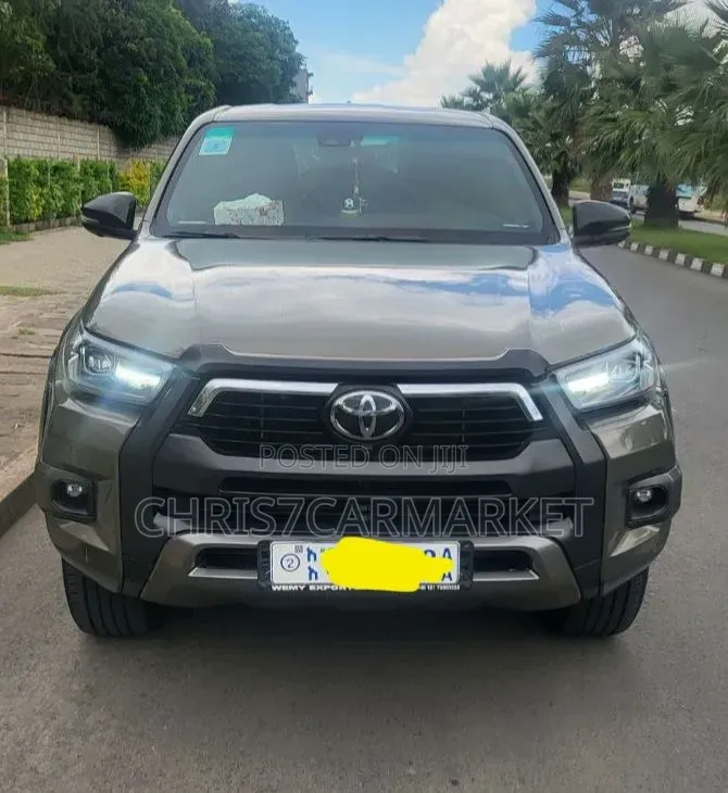 Toyota Hilux 2022 Gray