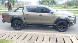 Toyota Hilux 2022 Gray